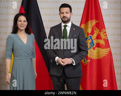 Podgorica, Monténégro. 04 mars 2024. La ministre des Affaires étrangères Annalena Baerbock (Alliance 90/les Verts) se tient aux côtés de Jakov Milatovic, président du Monténégro, lors de sa visite au Monténégro. Crédit : Soeren Stache/dpa/Alamy Live News Banque D'Images