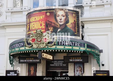 Il y a eu un appel pour plus de sécurité pour l'actrice juive Tracy-Ann Oberman, qui joue actuellement le rôle d'une Sherlock au Criterion Theatre dans le West End. Tracy a reçu des menaces de mort au milieu du conflit et de la division au moyen-Orient. Londres, Royaume-Uni Banque D'Images