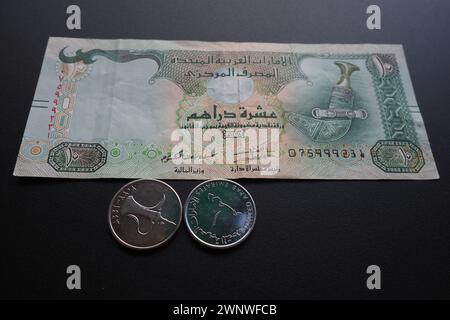 Les Émirats arabes Dirham arabe. Le code ISO AED est la monnaie officielle des Émirats arabes Unis. Dirham est subdivisé en 100 fils. Dirham l'était Banque D'Images