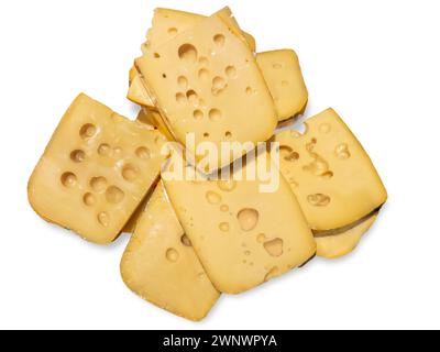 Tranches de fromage emmental isolées sur blanc avec chemin de découpage inclus, vue de dessus Banque D'Images