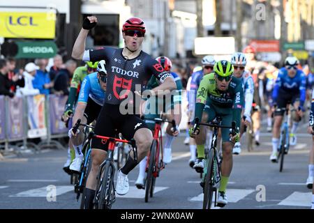 France. 04 mars 2024. © PHOTOPQR/REPUBLIQUE DU CENTRE/Pascal Proust ; ; 04/03/2024 ; cyclisme Paris Nice arrivée de la deuxième étape entre Thoiry et Montargis . Vistoire de Arvid de Kleijn 4 mars 2024 2ème étape de la course cycliste Paris - Nice crédit : MAXPPP/Alamy Live News Banque D'Images