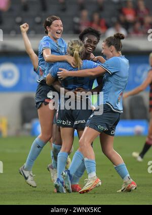 Parramatta, Australie. 02 mars 2024. L'équipe du Sydney FC célèbre un but lors du match de la saison 18 de Liberty A-League 2023/24 entre les Western Sydney Wanderers FC et le Sydney FC qui se tient au CommBank Stadium. Score final Sydney FC 2:0 Western Sydney Wanderers. Crédit : SOPA images Limited/Alamy Live News Banque D'Images