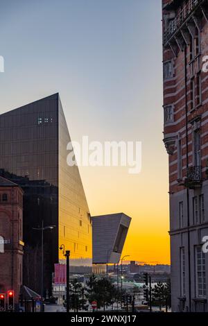 Musée de Liverpool et nouveaux immeubles de bureaux de James St Liverpool au coucher du soleil Banque D'Images