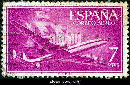 ESPAGNE - VERS 1955 : un timbre imprimé en Espagne montre Air Lockheed l-1049 Super Constellation Aircraft et Caravelle Banque D'Images