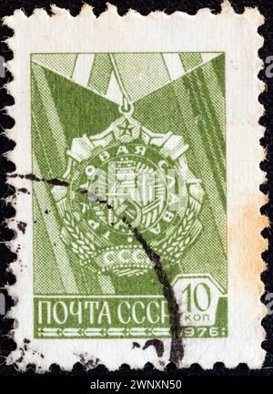 URSS - VERS 1976 : un timbre imprimé en URSS montre l'ordre du travail Banque D'Images