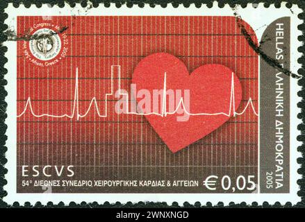 GRÈCE - VERS 2005 : un timbre imprimé en Grèce montre un coeur et un cardiogramme Banque D'Images