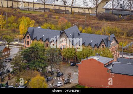 La gare de Puigcerdà vue du clocher de Santa Maria (Cerdagne, Gérone, Catalogne, Espagne, Pyrénées) Banque D'Images