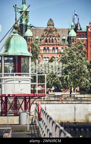 Port à Hambourg en été ensoleillé. Photo de haute qualité Banque D'Images