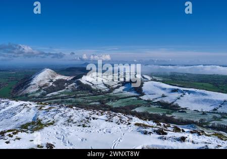 Neige sur le Lawley, Hoar Edge, et Yell Bank, vu d'un Caer Caradoc enneigé, Church Stretton, Shropshire Banque D'Images