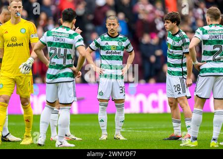 Daizen Maeda du Celtic (au centre), joueur japonais en action lors du match de premier rang écossais Cinch entre Heart of Midlothian et Celtic au Tynecastle Park, à Édimbourg, en Écosse, le 3 mars 2024. Banque D'Images