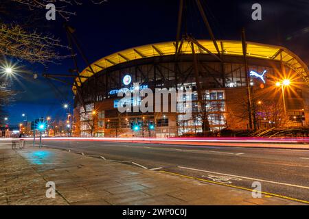 Photo de nuit du stade Etihad à Manchester Banque D'Images