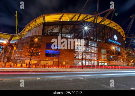 Photo de nuit du stade Etihad à Manchester Banque D'Images