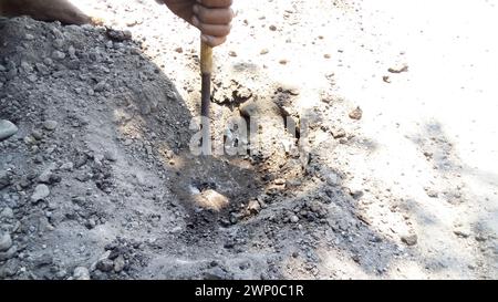 rechercher les types de sol avant de planifier la construction d'une route Banque D'Images