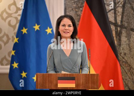 Podgorica, Monténégro. 04 mars 2024. La ministre fédérale des Affaires étrangères Annalena Baerbock (Alliance 90/les Verts) s’exprime lors de sa visite au Monténégro à Villa Gorica lors d’une conférence de presse conjointe avec le ministre des Affaires étrangères Ivanovic. Crédit : Soeren Stache/dpa/Alamy Live News Banque D'Images