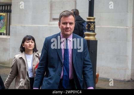 Londres, Angleterre, Royaume-Uni. 5 mars 2024. Le ministre de la politique commerciale, GREG HANDS, est vu à Westminster après la tournée médiatique du matin. (Crédit image : © Tayfun Salci/ZUMA Press Wire) USAGE ÉDITORIAL SEULEMENT! Non destiné à UN USAGE commercial ! Crédit : ZUMA Press, Inc/Alamy Live News Banque D'Images