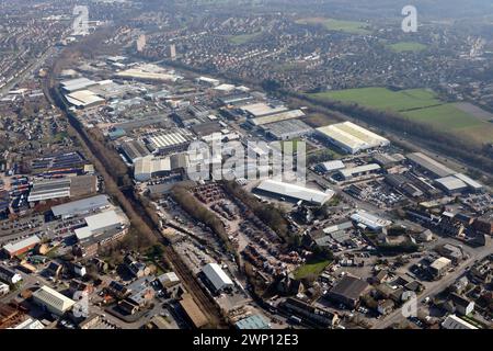 Vue aérienne de Stanningley, Pudsey à Leeds, en particulier la zone industrielle entre la voie de contournement et la ligne de chemin de fer Banque D'Images