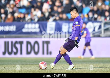 Tianjin Jinmen Tiger Football Club 1-1 dessine le Nantong Zhiyun Football Club au premier tour de la Super League chinoise (CSL) 2024 à Tianjin, en Chine, Banque D'Images
