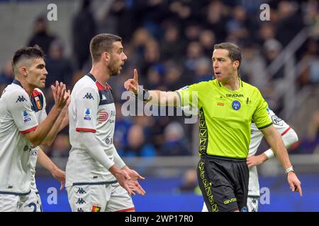 Milan, Italie. 04 mars 2024. L'arbitre Giovanni Ayroldi a vu lors du match de Serie A entre l'Inter et Gênes à Giuseppe Meazza à Milan. (Crédit photo : Gonzales photo/Alamy Live News Banque D'Images