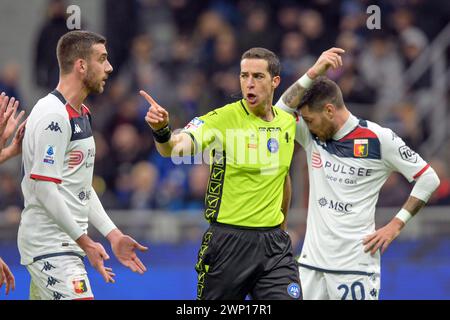 Milan, Italie. 04 mars 2024. L'arbitre Giovanni Ayroldi a vu lors du match de Serie A entre l'Inter et Gênes à Giuseppe Meazza à Milan. (Crédit photo : Gonzales photo/Alamy Live News Banque D'Images