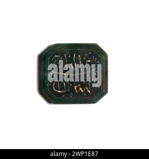 Cette amulette du XVIIIe au XIXe siècle porte des inscriptions arabes, représentant l'art islamique et les pratiques culturelles de l'époque. Banque D'Images