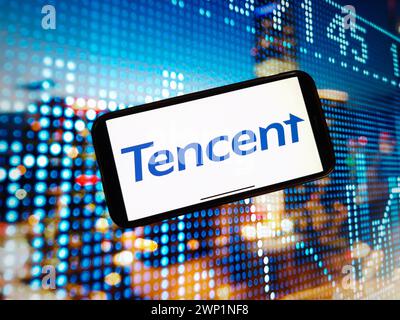 Konskie, Pologne. 03 janvier 2024. Dans cette illustration photo, le logo de la société Tencent est affiché sur l'écran d'un smartphone. Crédit : SOPA images Limited/Alamy Live News Banque D'Images