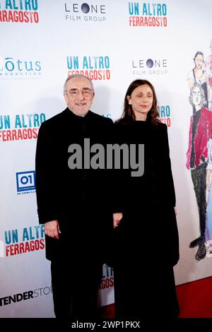 ROME, ITALIE - 04 MARS : Silvio Orlando, Maria Laura Rondanini assistent à la première du film 'un Altro Ferragosto' au Space Moderno Cinema on Banque D'Images