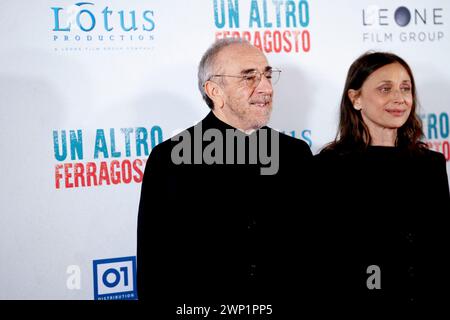 ROME, ITALIE - 04 MARS : Silvio Orlando, Maria Laura Rondanini assistent à la première du film 'un Altro Ferragosto' au Space Moderno Cinema on Banque D'Images