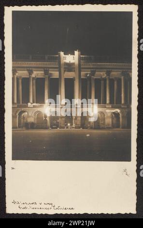 Varsovie la nuit. La tombe de l'inconnu ) ; vers 1935 (1930-00-00-1940-00-00) ; a été téléchargé de la Muse du Musée National de Varsovie ; tirage photographique / photographique ; produits de Wzkien / papier / papier photo ; hauteur 13,6 cm, largeur 8,8 cm ; di 128671 MNW ; tous droits réservés.Dobrzeniecki, tombeau du soldat inconnu (Varsovie), Tadeusz (1914-1999) - collection, Varsovie (Voïvodie de Masovie), architecture, architecture polonaise, Nocket in Photography, monuments Banque D'Images