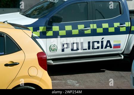 Carthagène, Bolivar, Colombie - 24 janvier 2024 : voiture de patrouille du département de police de la ville. Banque D'Images