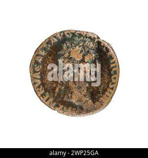 EN pièce de monnaie de 96 sous l'empereur Nerva, montrant Fortuna debout avec des cornes d'abondance, des rênes et des couronnes de laurier, recueillies par la Société d'encouragement des Beaux-Arts, représentant l'iconographie impériale romaine. Banque D'Images