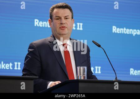 Hubertus Heil , Bundesminister für Arbeit und Soziales, Deutschland, Berlin, BMAS, Pressekonferenz, Thema : Rentenpaket II *** Hubertus Heil , Ministre fédéral du travail et des Affaires sociales, Allemagne, Berlin, BMAS, Conférence de presse, thème régime de retraite II Banque D'Images