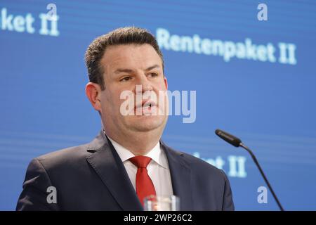 Hubertus Heil , Bundesminister für Arbeit und Soziales, Deutschland, Berlin, BMAS, Pressekonferenz, Thema : Rentenpaket II *** Hubertus Heil , Ministre fédéral du travail et des Affaires sociales, Allemagne, Berlin, BMAS, Conférence de presse, thème régime de retraite II Banque D'Images