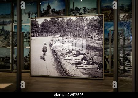 Amsterdam, pays-Bas. 05 mars 2024. AMSTERDAM - vue d'ensemble de l'exposition lors de l'avant-première du Musée national de l'Holocauste. Le musée sur l'histoire de la persécution des Juifs aux pays-Bas ouvre ses portes au public le 11 mars. ANP BART MAAT netherlands Out - belgium Out Credit : ANP/Alamy Live News Credit : ANP/Alamy Live News Banque D'Images