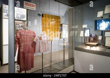 Amsterdam, pays-Bas. 05 mars 2024. AMSTERDAM - vue d'ensemble de l'exposition lors de l'avant-première du Musée national de l'Holocauste. Le musée sur l'histoire de la persécution des Juifs aux pays-Bas ouvre ses portes au public le 11 mars. ANP BART MAAT netherlands Out - belgium Out Credit : ANP/Alamy Live News Credit : ANP/Alamy Live News Banque D'Images