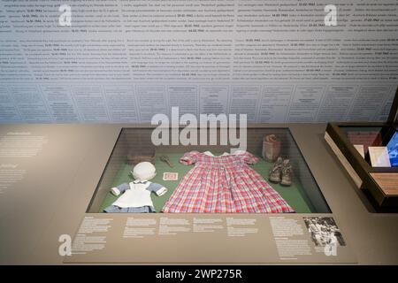 Amsterdam, pays-Bas. 05 mars 2024. AMSTERDAM - vue d'ensemble de l'exposition lors de l'avant-première du Musée national de l'Holocauste. Le musée sur l'histoire de la persécution des Juifs aux pays-Bas ouvre ses portes au public le 11 mars. ANP BART MAAT netherlands Out - belgium Out Credit : ANP/Alamy Live News Credit : ANP/Alamy Live News Banque D'Images