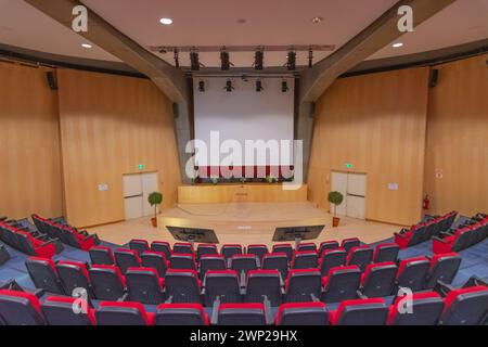 Palavas-les-Flots, France - 13 février 2024 : Auditorium du Palais des Congrès Phare de la Méditerranée à Palavas-les-Flots, dans le sud de Fran Banque D'Images