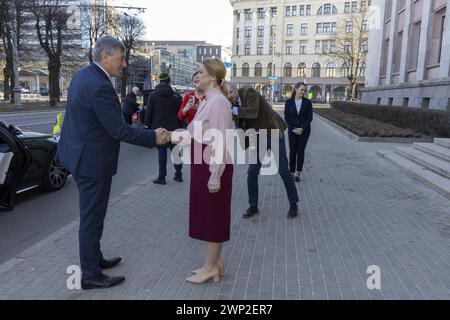 Riga, Lettonie. 05 mars 2024. Le ministre flamand, le président Jan jambon, et le premier ministre letton, Evika Silina, photographiés lors d’une mission diplomatique du gouvernement flamand en Pologne et en Lettonie, mardi 05 mars 2024. BELGA PHOTO NICOLAS MAETERLINCK crédit : Belga News Agency/Alamy Live News Banque D'Images