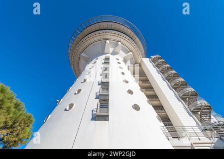 Phare de la Méditerranée de la ville de Palavas-les-Flots, dans le sud de la France. Ancien château d'eau transformé en restaurant panoramique. Banque D'Images