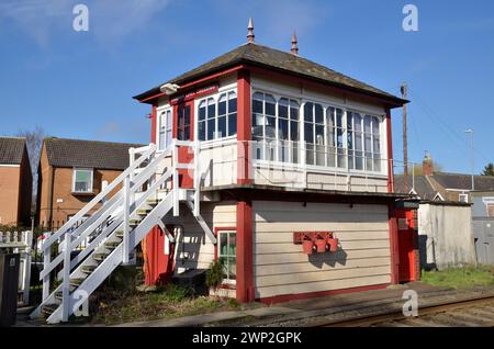 La boîte de signalisation à Oakham à Rutland. Construit en 1899, c'est un bâtiment classé et a été le modèle pour le kit de boîte de signal modèle Airfix. Banque D'Images