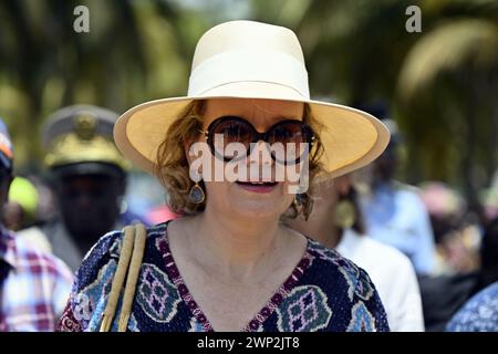 Abidjan, Côte d'Ivoire. 05 mars 2024. La reine Mathilde de Belgique photographiée lors d'une visite royale à Grand-Lahou et son cimetière, lors d'une visite royale de travail en Côte d'Ivoire, mardi 05 mars 2024. La Reine rencontre les communautés de pêcheurs locales menacées par la montée du niveau de la mer. La Reine est en visite en Côte d’Ivoire en sa qualité d’ambassadrice pour les objectifs de développement durable des Nations Unies (ONU). Crédit : Belga News Agency/Alamy Live News Banque D'Images