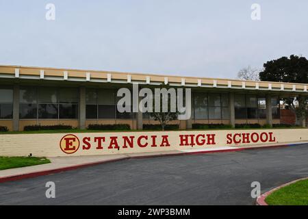 COSTA Mesa, CALIFORNIE - 25 février 2024 : Estancia High School sur Placentia Avenue, dans le district scolaire unifié de Newport-Mesa. Banque D'Images