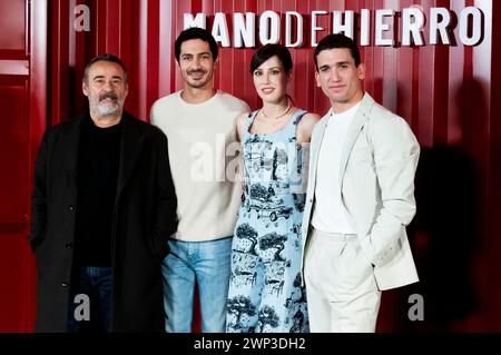 Eduard Fernandez, Chino Darin, Natalia de Molina und Jaime Lorente beim Photocall zur Netflix-Serie 'Mano de hierro / mit eiserner Hand / Iron Reign' im Hotel Thompson. Madrid, 05.03.2024 Banque D'Images