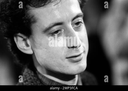 Londres, Angleterre 24 février 1983. Portrait de Peter Tatchell le militant pour les droits gais cherche à être élu au Bermondsey par l'élection South London au Parti travailliste en tant que député. HOMER SYKES des années 1980 Banque D'Images