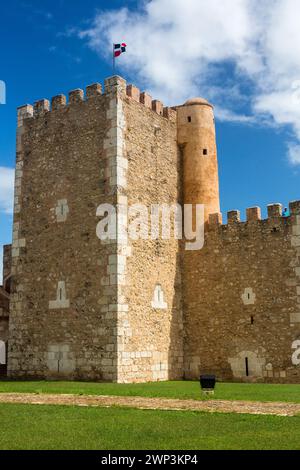 La forteresse d'Ozama, ou Fortaleza Ozama, dans la ville coloniale de Saint-Domingue, République dominicaine. Achevé en 1505 après J.-C., il fut le premier européen Banque D'Images