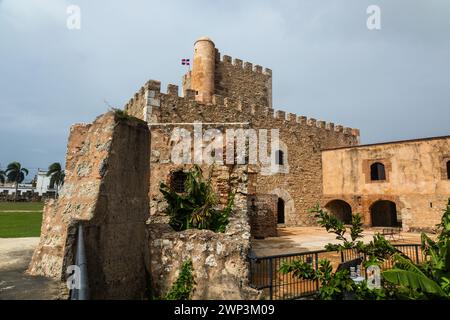 La forteresse d'Ozama, ou Fortaleza Ozama, dans la ville coloniale de Saint-Domingue, République dominicaine. Achevé en 1505 après J.-C., il fut le premier européen Banque D'Images