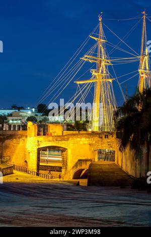 La Puerta de Don Diego ou porte Don Diego dans le mur de la ville de l'ancienne ville coloniale de Saint-Domingue, République dominicaine. Site classé au patrimoine mondial de l'UNESCO Banque D'Images