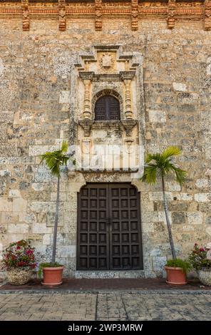 L'ancien Palais des gouverneurs dans l'ancien Saint-Domingue colonial, République Dominicaine. Il a été construit vers 1512 et était la maison du gouverneur officiel Banque D'Images