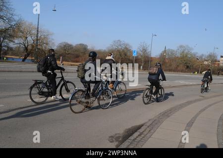 Copenhague, Danemark /05 Mach 2024/.piste cyclable pour cyclistes dans la capitale dan ish Copenhague. (Photo.Francis Joseph Dean/Dean Pictures) Banque D'Images