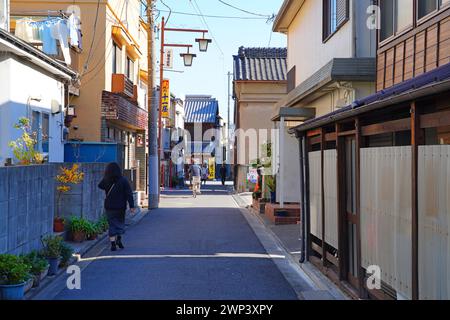 KAWAGOE, JAPON – 21 nov 2023- vue d'une journée sur une rue de Kawagoe, ville château de la période Edo au nord-ouest de Tokyo, Japon. Banque D'Images