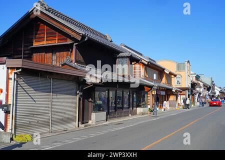 KAWAGOE, JAPON – 21 nov 2023- vue d'une journée sur une rue de Kawagoe, ville château de la période Edo au nord-ouest de Tokyo, Japon. Banque D'Images